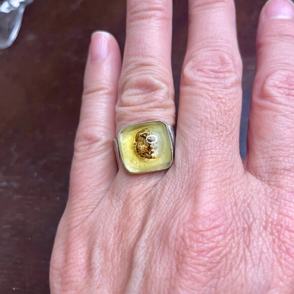 VTG Sterling Silver Modernist Ring with Yellow Resin Sz 7 Adjustable - Picture 1 of 7
